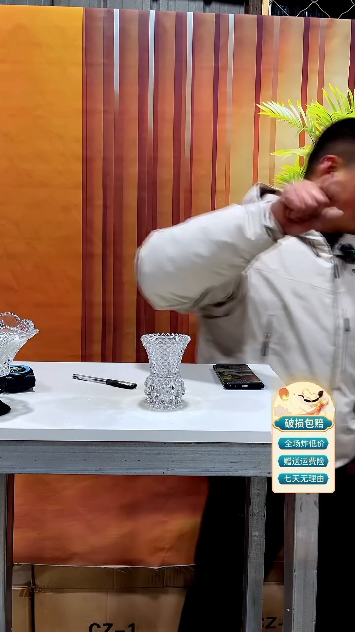 【闪购商品】玻璃小花瓶透明色