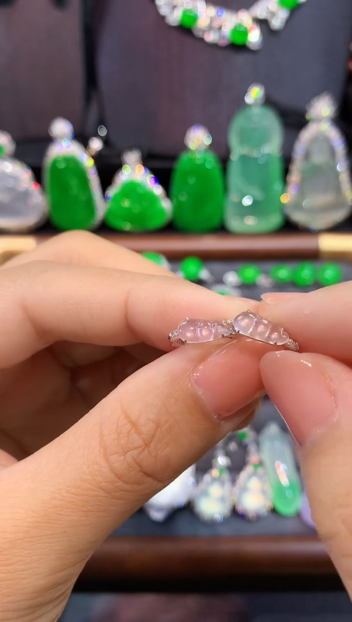 18K金镶嵌翡翠耳饰耳包