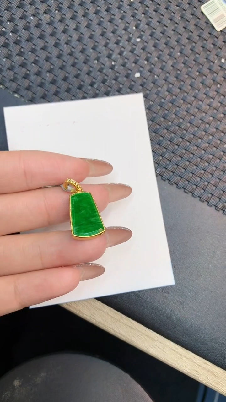 颈饰未镶嵌翡翠1