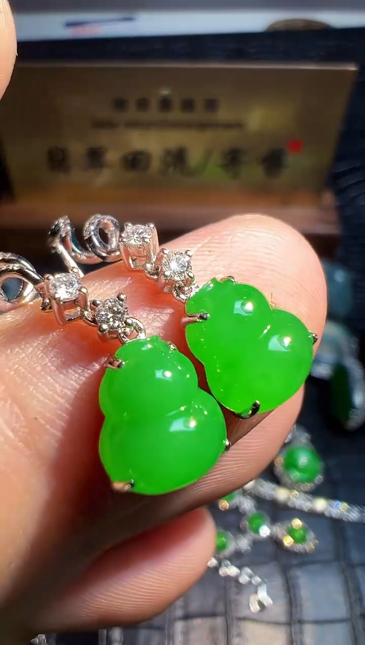 【闪购商品】翡翠耳饰18K金镶嵌翡翠回流