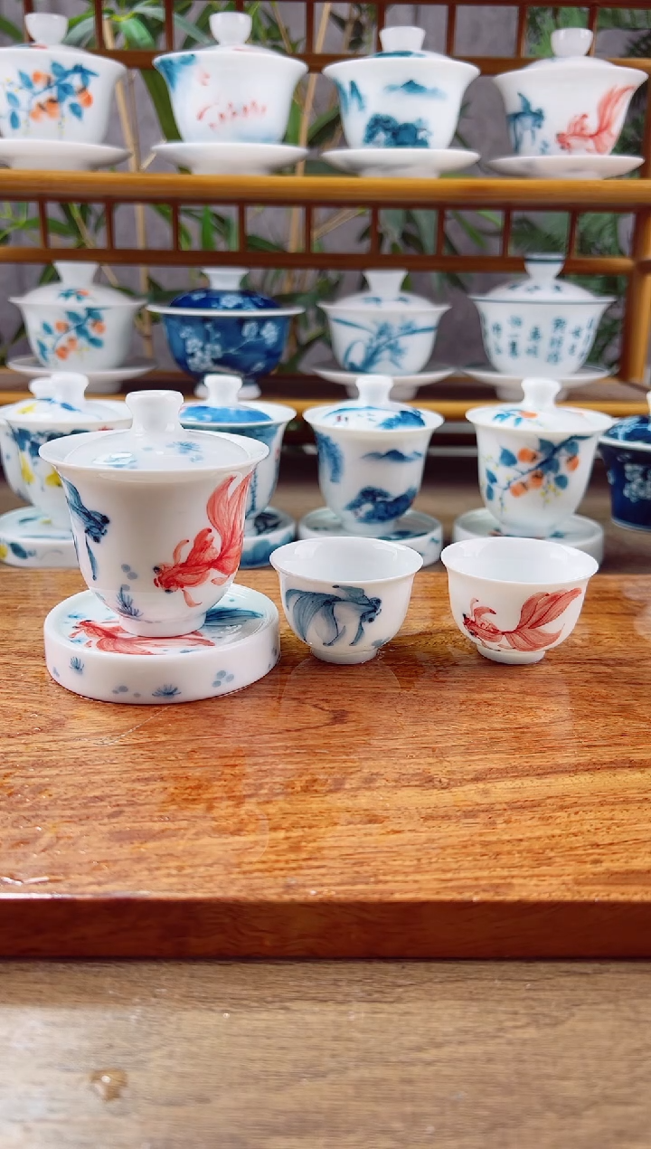 【闪购商品】微瑕红蓝锦鲤美人备+小盖置+美人杯2个