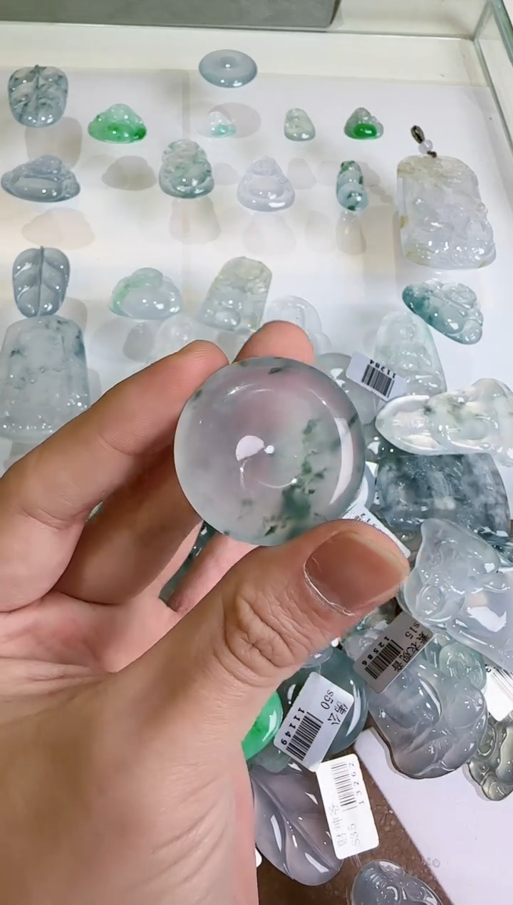 【闪购商品】翡翠吊坠(不含链)未镶嵌··