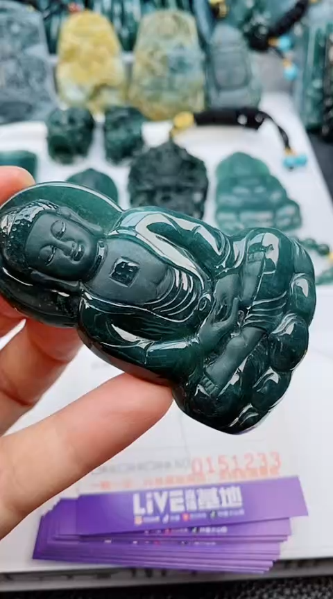 翡翠未镶嵌颈饰                 