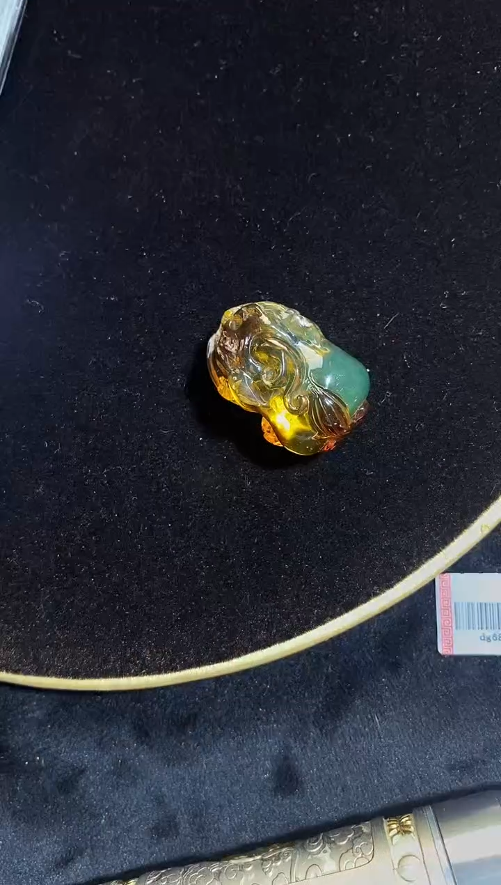 【闪购商品】琥珀裸石未镶嵌墨西哥红蓝珀吊坠