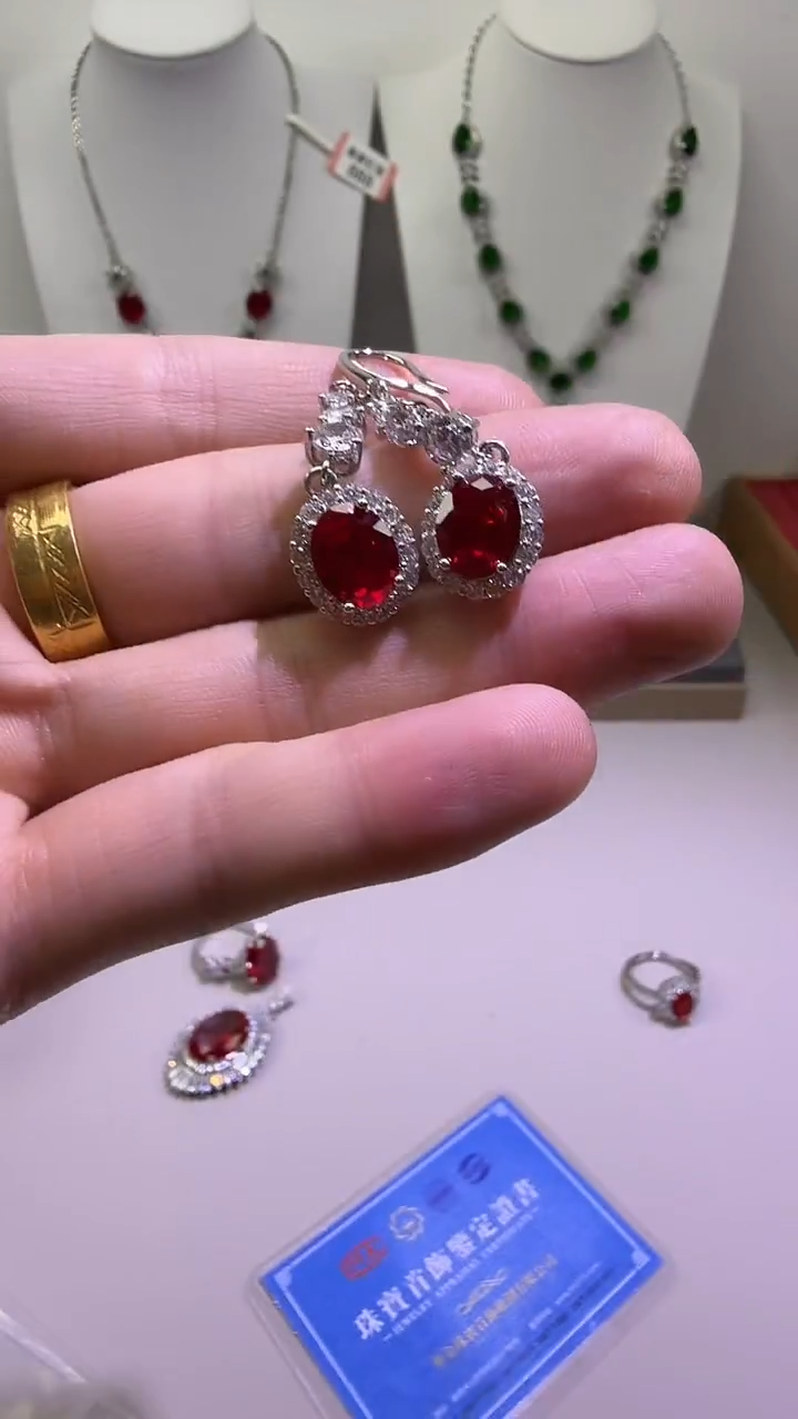 18K金镶嵌耳钉红宝石15