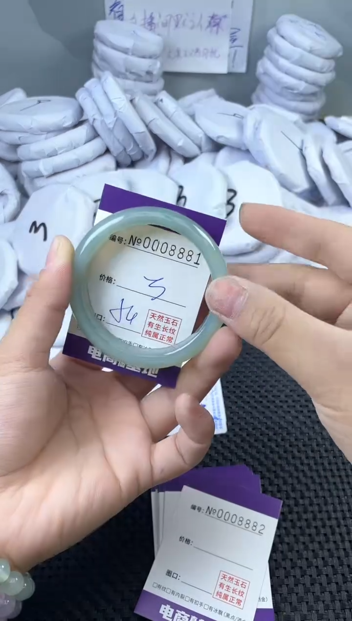 玛瑙/玉髓手镯未镶嵌8881