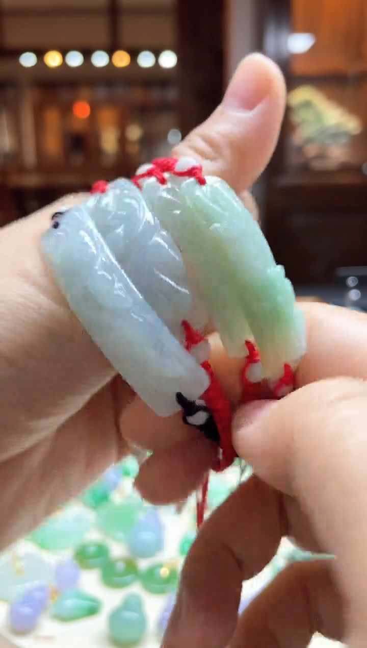 【闪购商品】翡翠颈饰未镶嵌草龙多样性发其一