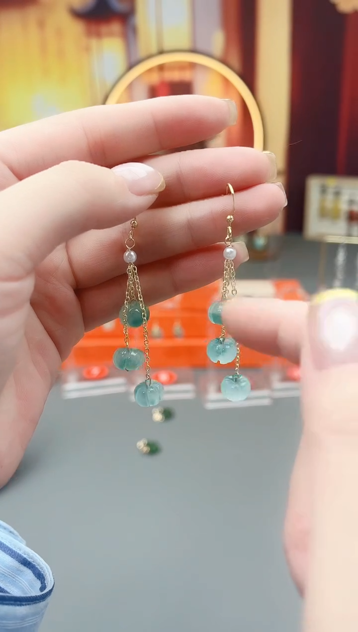 未镶嵌石英质玉（天山翠）耳钉000000