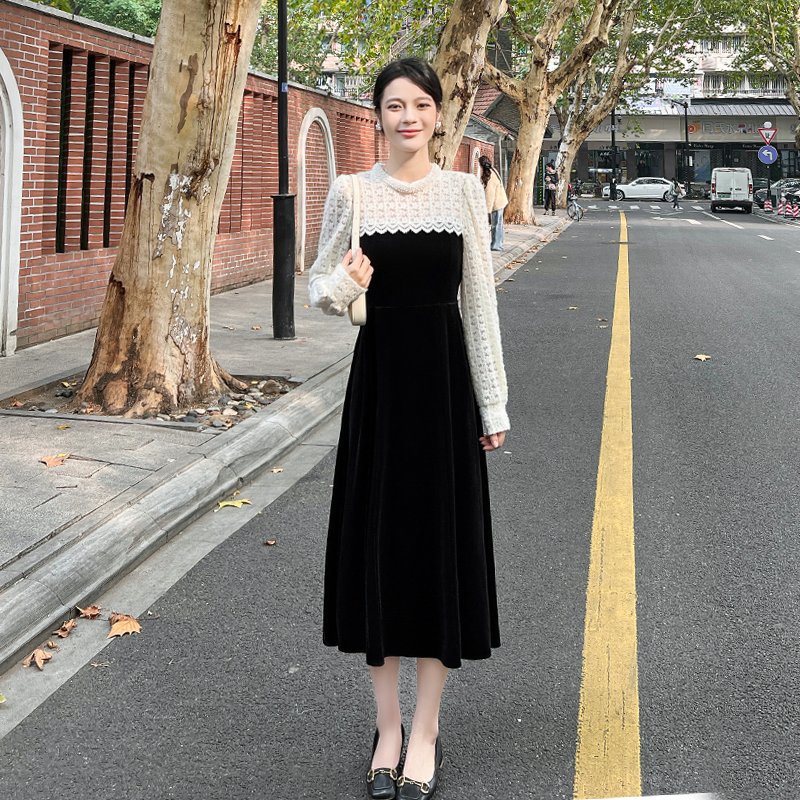 丝绒连衣裙2024冬季新款赫本风高腰收腰显瘦百搭高级感轻奢拼接