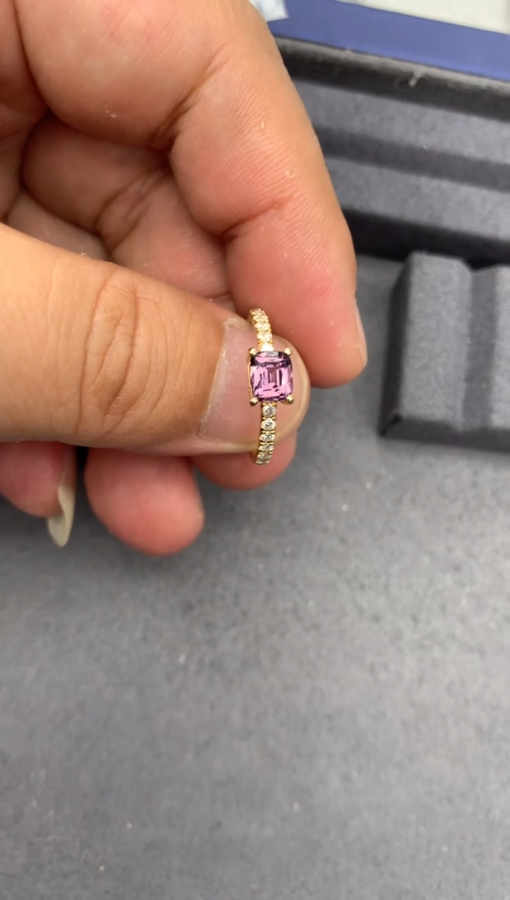 【闪购商品】尖晶石戒指18K金镶嵌尖晶石