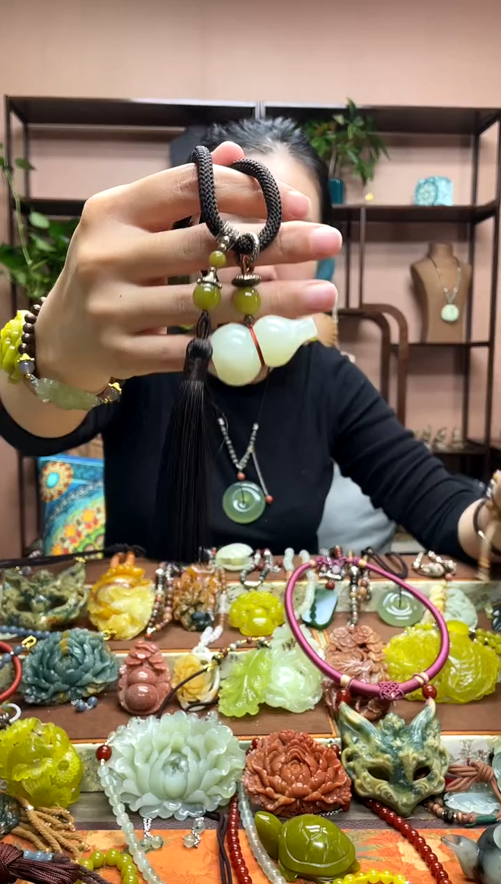 未镶嵌岫玉吊坠·