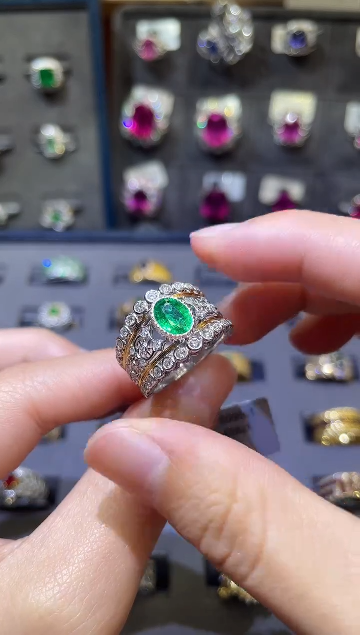 【闪购商品】祖母绿戒指18K金镶嵌1ct