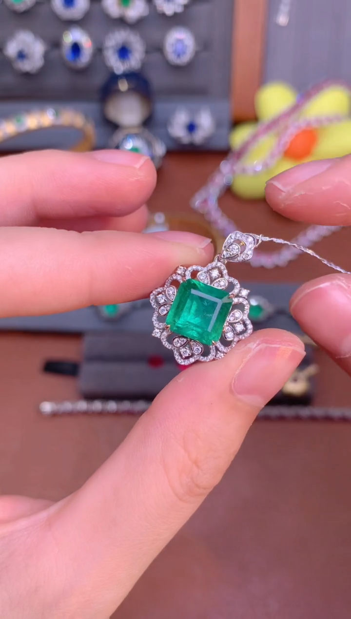 【闪购商品】祖母绿吊坠(不含链)18K金镶嵌3.71CT