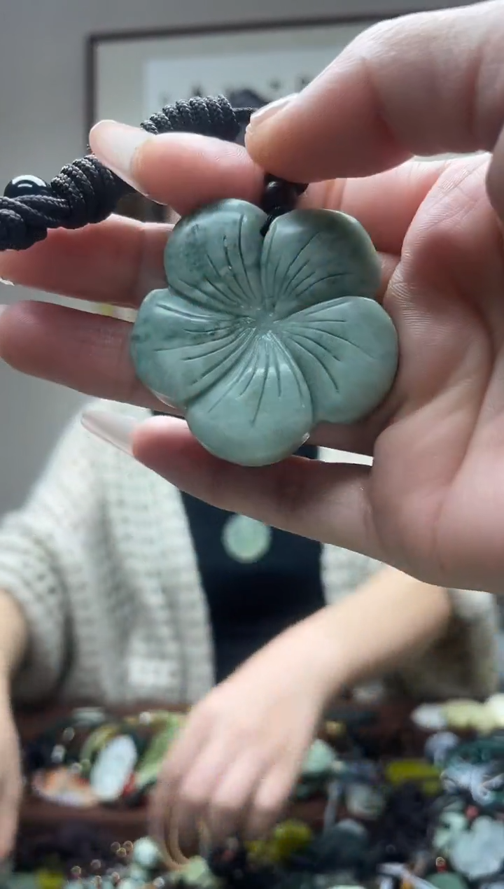 未镶嵌岫玉吊坠`