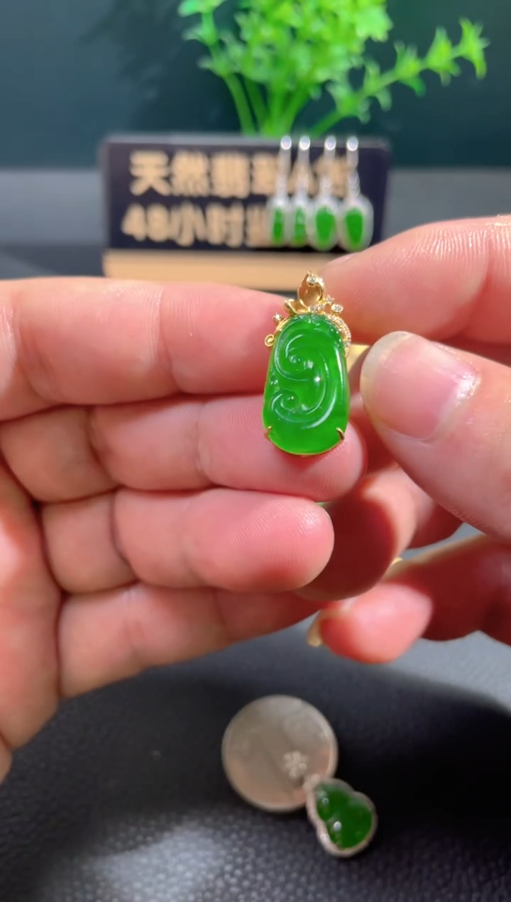 【闪购商品】翡翠颈饰18K金镶嵌翡翠