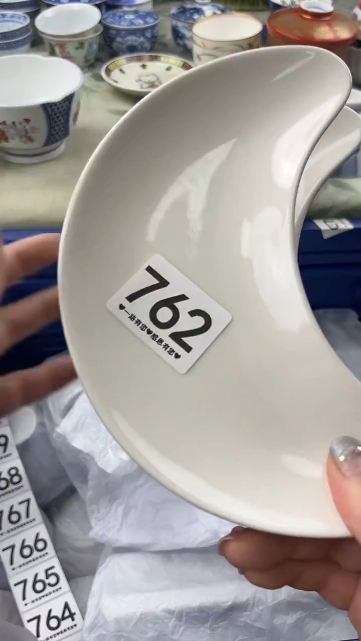 瓷片ฅ*762      