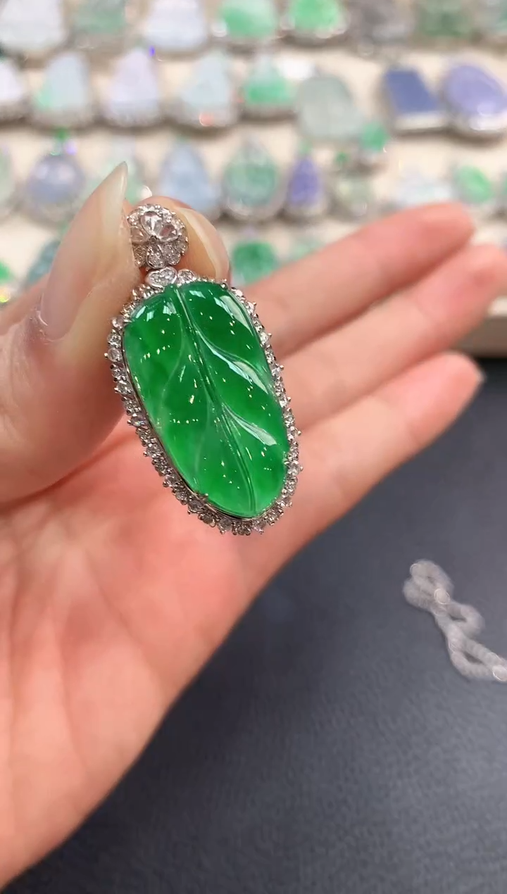 【闪购商品】翡翠吊坠(不含链)18K金镶嵌n61       