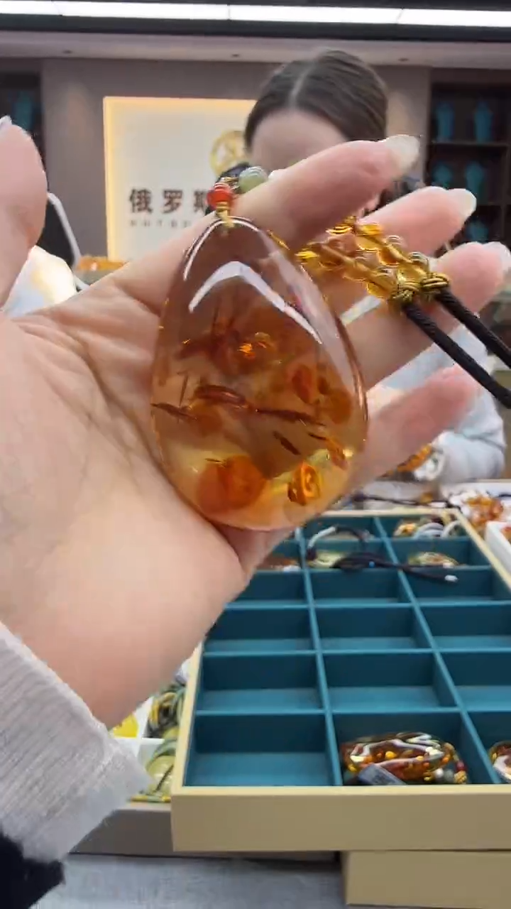 琥珀颈饰未镶嵌100秒拍号 假一罚三 