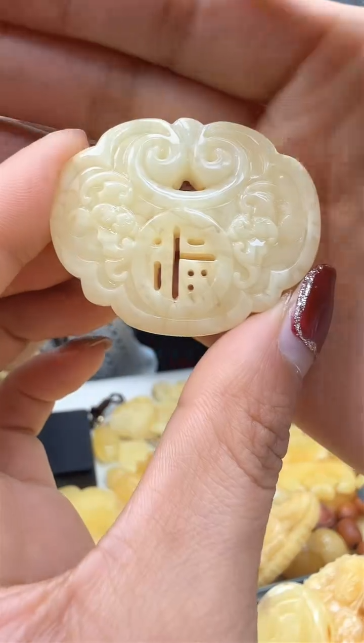 【闪购商品】琥珀裸石未镶嵌挂坠