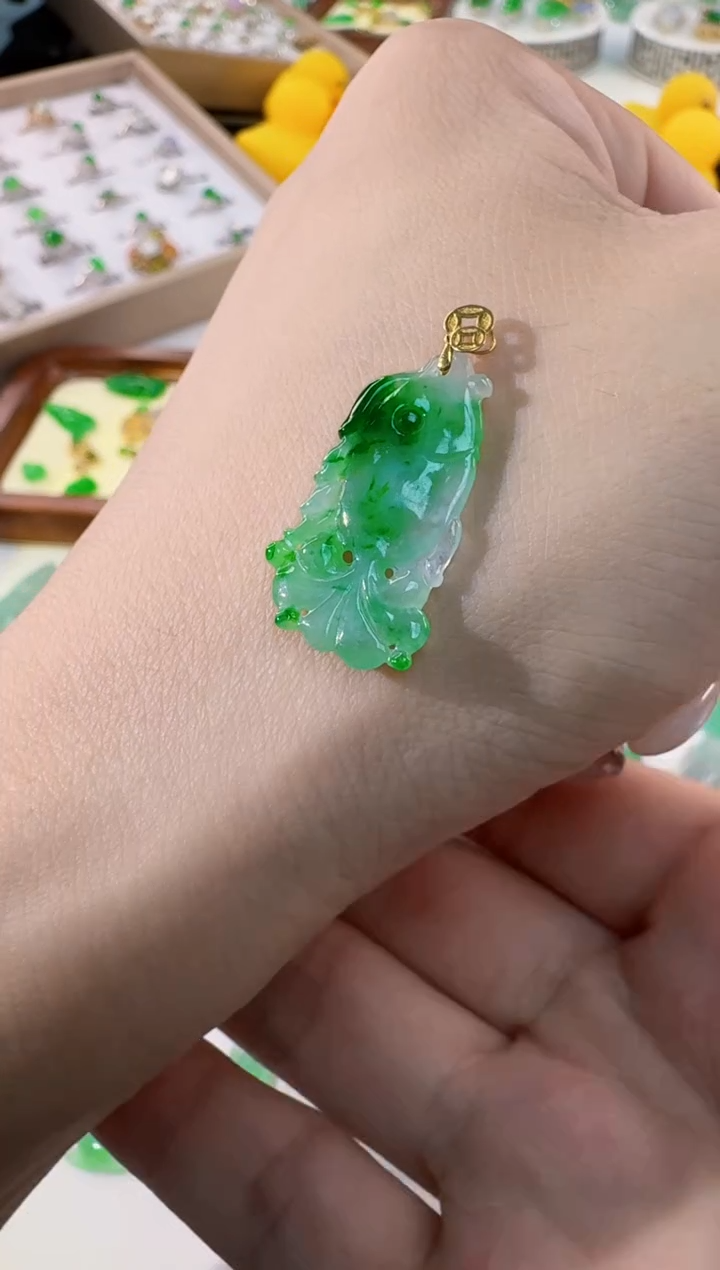 颈饰18K金镶嵌翡翠缅甸A货翡翠