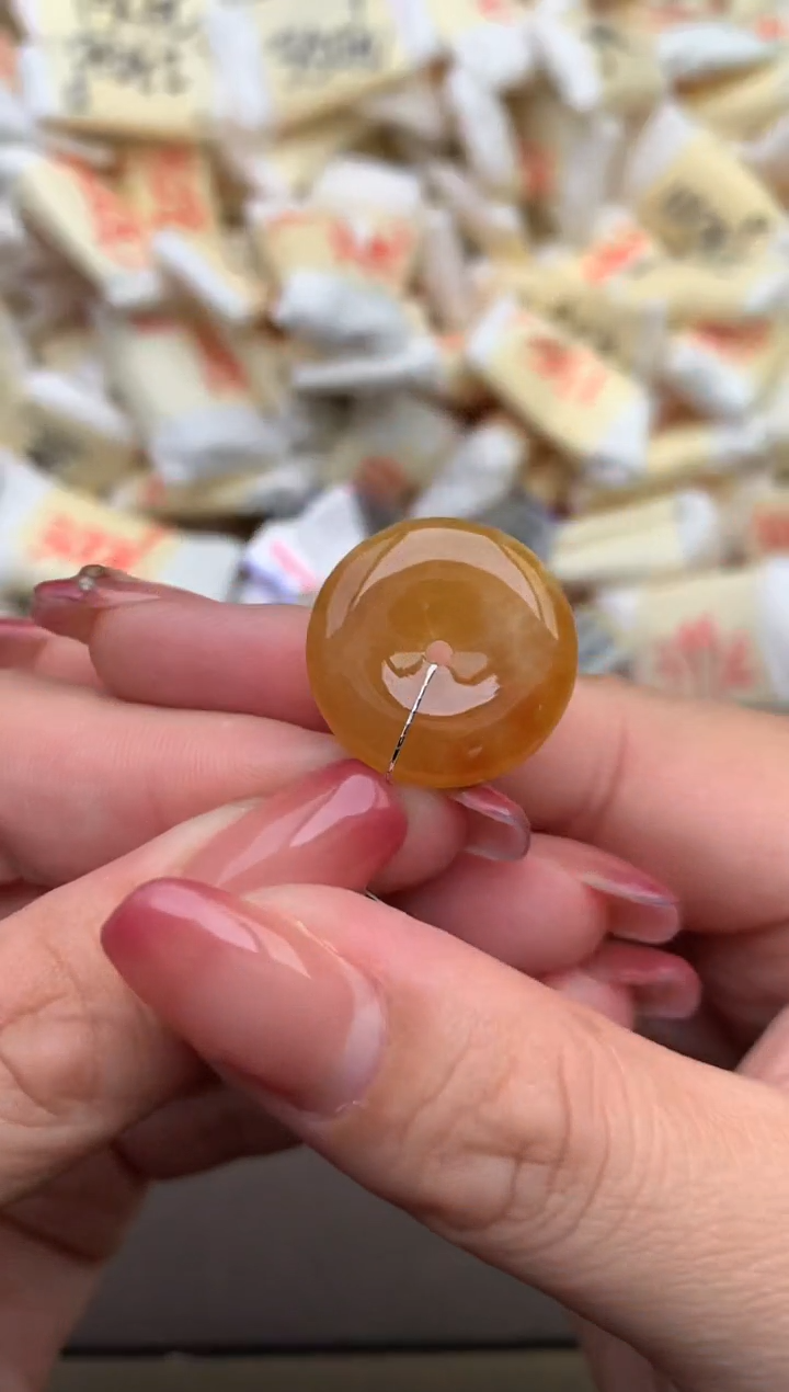 翡翠未镶嵌颈饰 —