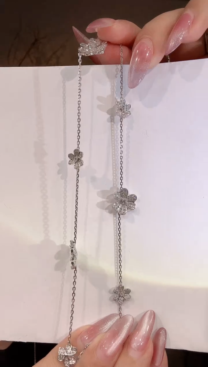 【闪购商品】钻石项链18K金镶嵌9花三叶草项链