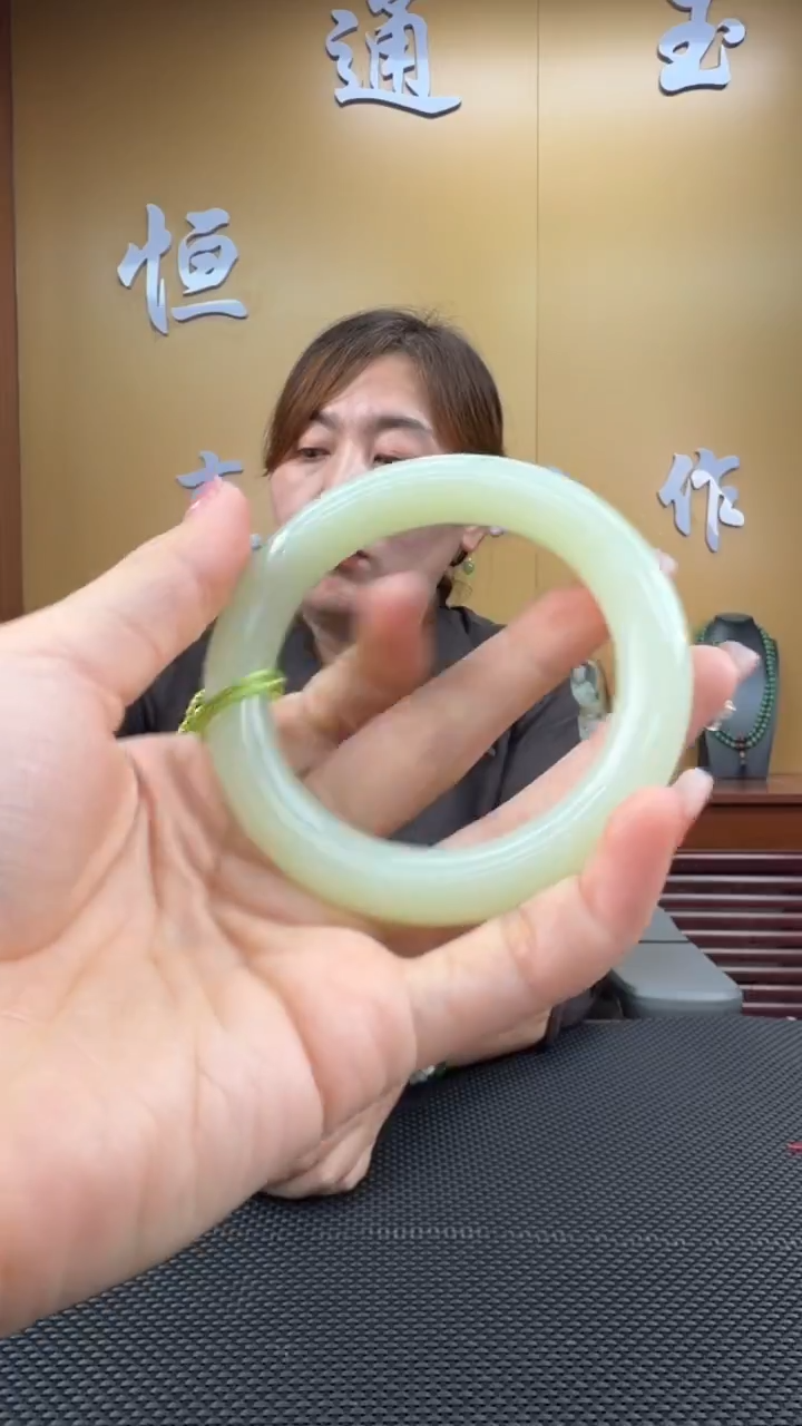 颈饰未镶嵌和田玉手镯57 圆条