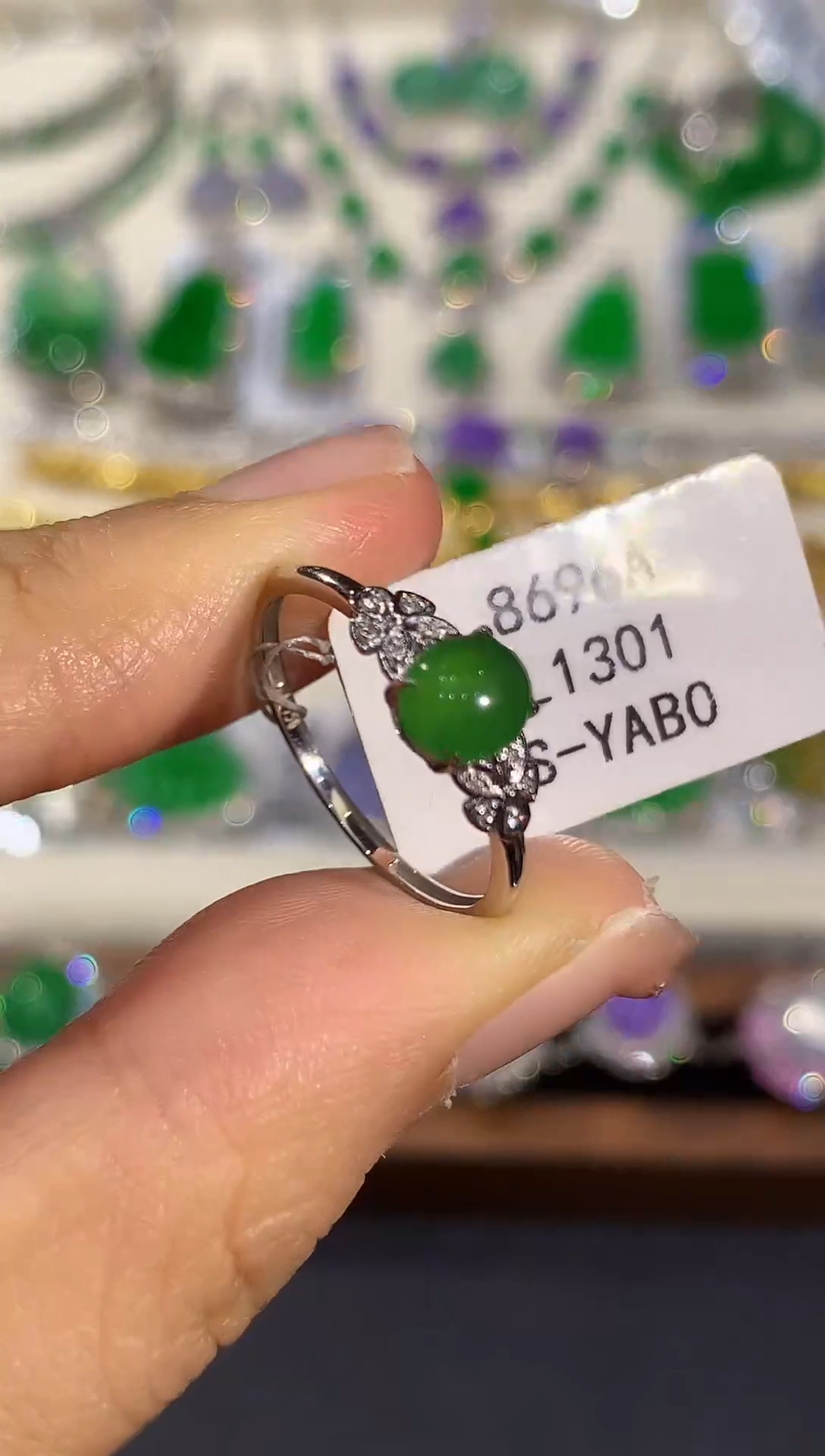 18K金镶嵌戒指翡翠L多样性发其一