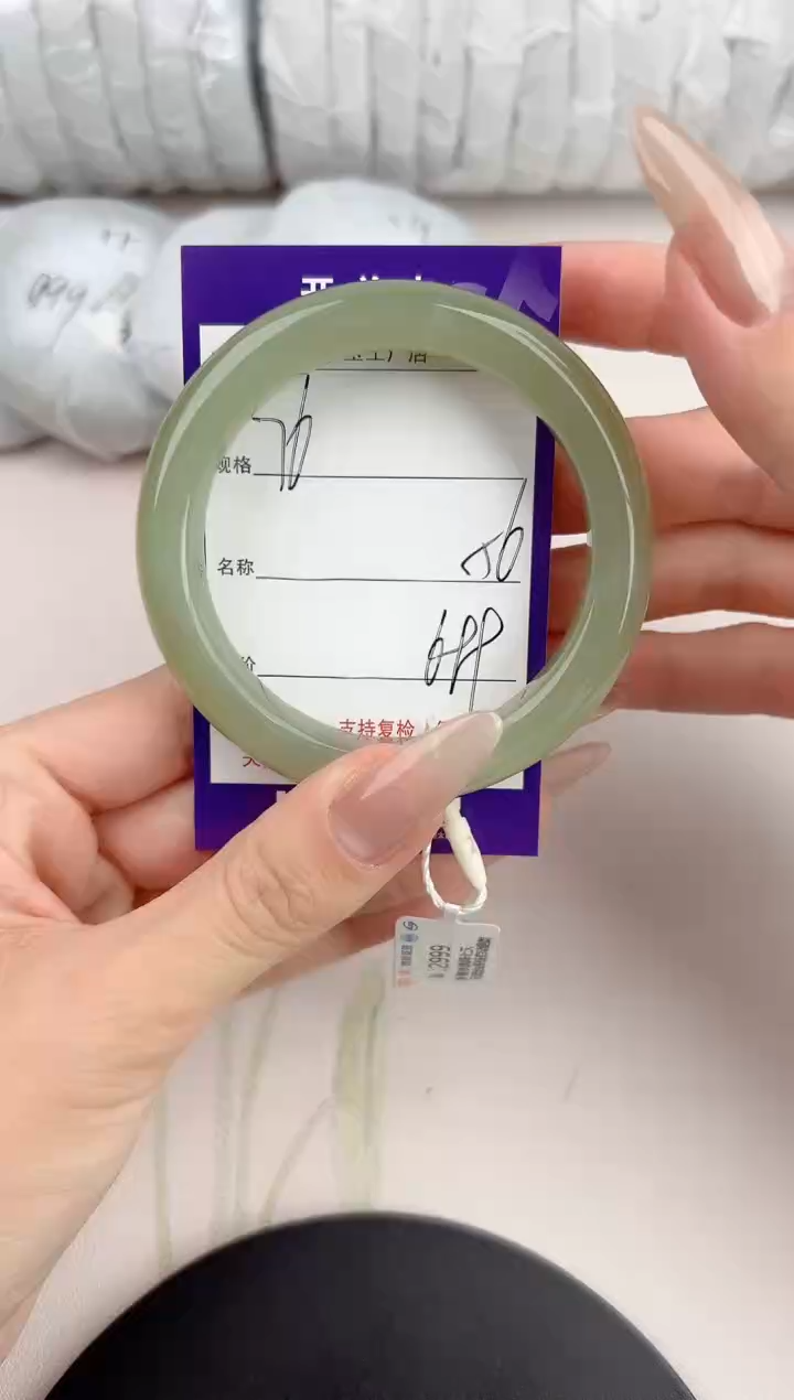 【闪购商品】和田玉手镯未镶嵌76颜色微差无瑕疵