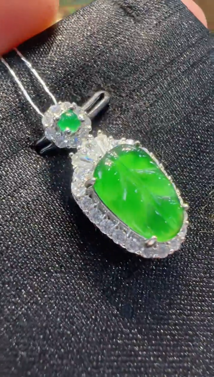 【闪购商品】翡翠吊坠(不含链)合金多样性发货一件