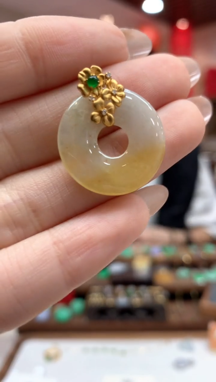 【闪购商品】翡翠吊坠(不含链)18K金镶嵌甜甜圈