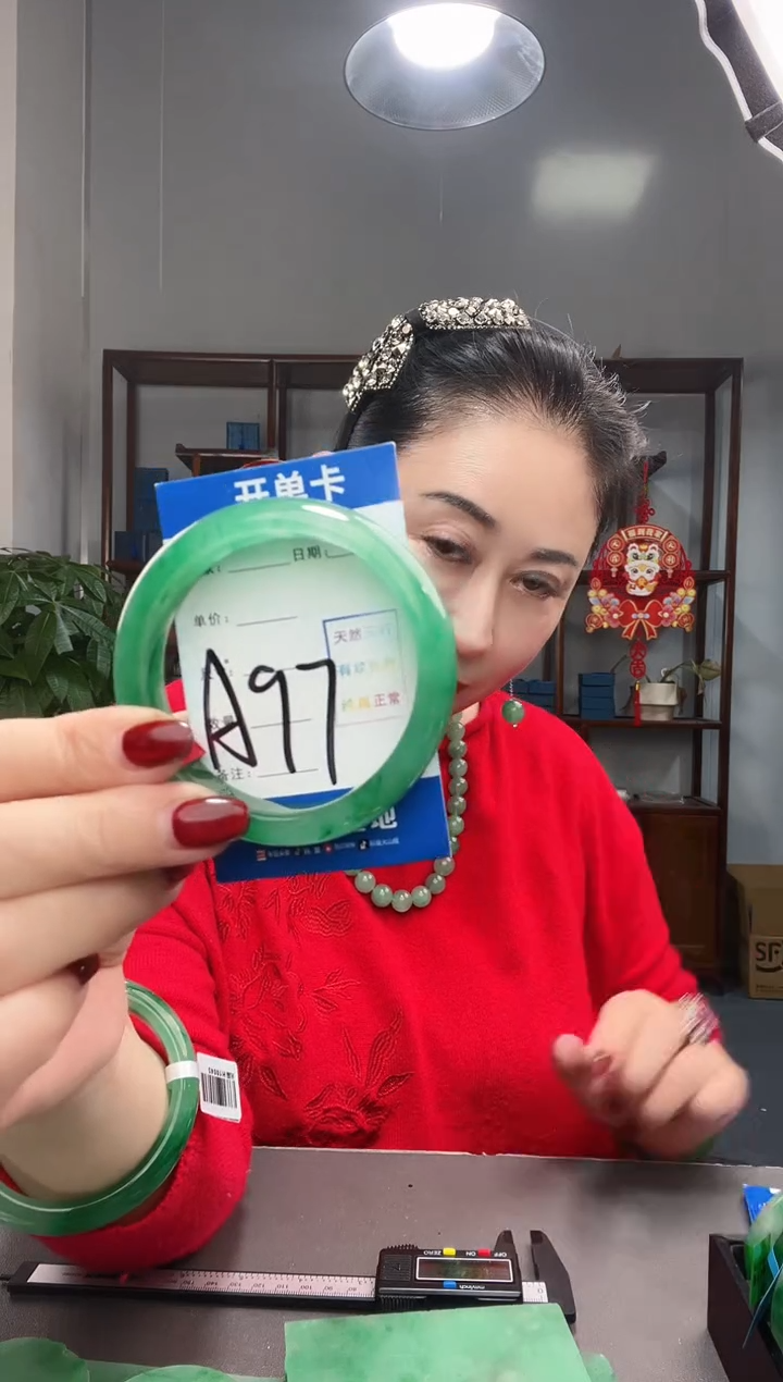 【闪购商品】石英质玉手镯未镶嵌1