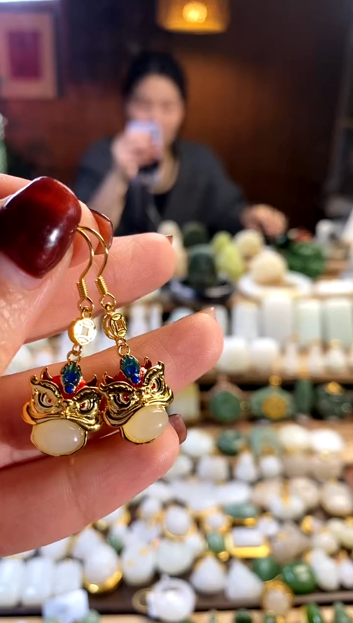 【闪购商品】和田玉耳饰银S925镶嵌。