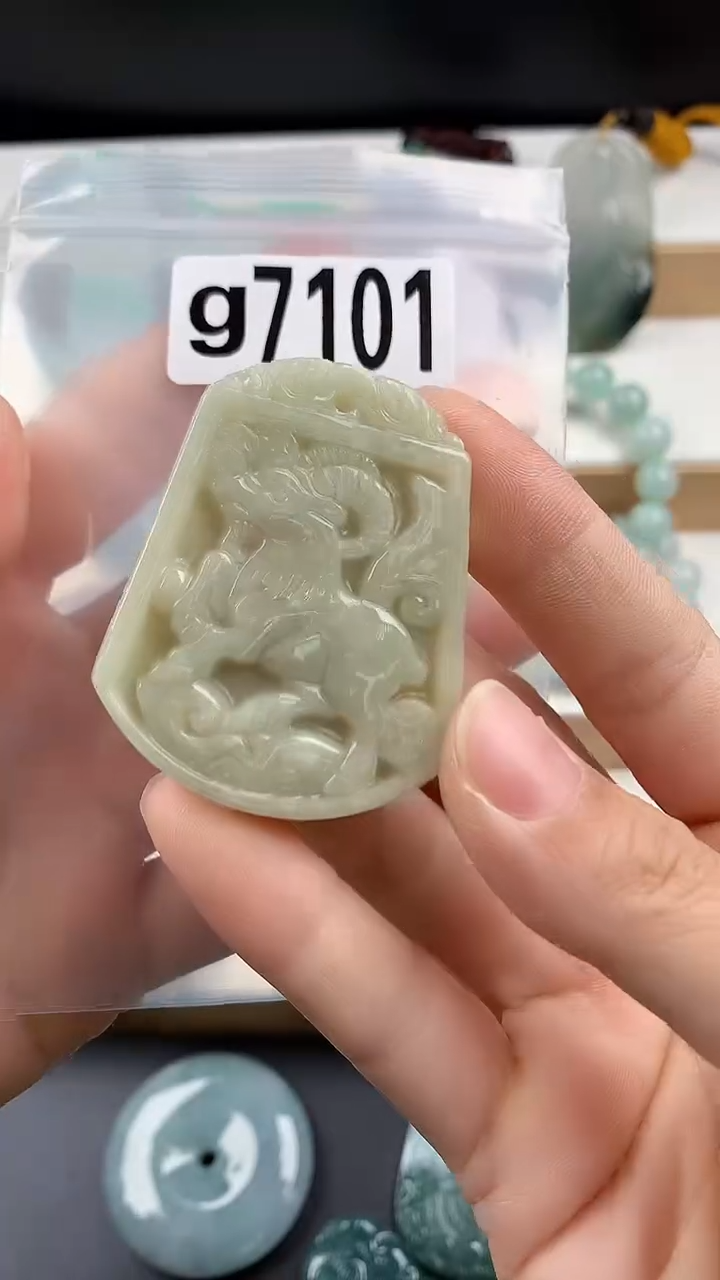 颈饰未镶嵌翡翠天然翡翠吊坠挂件