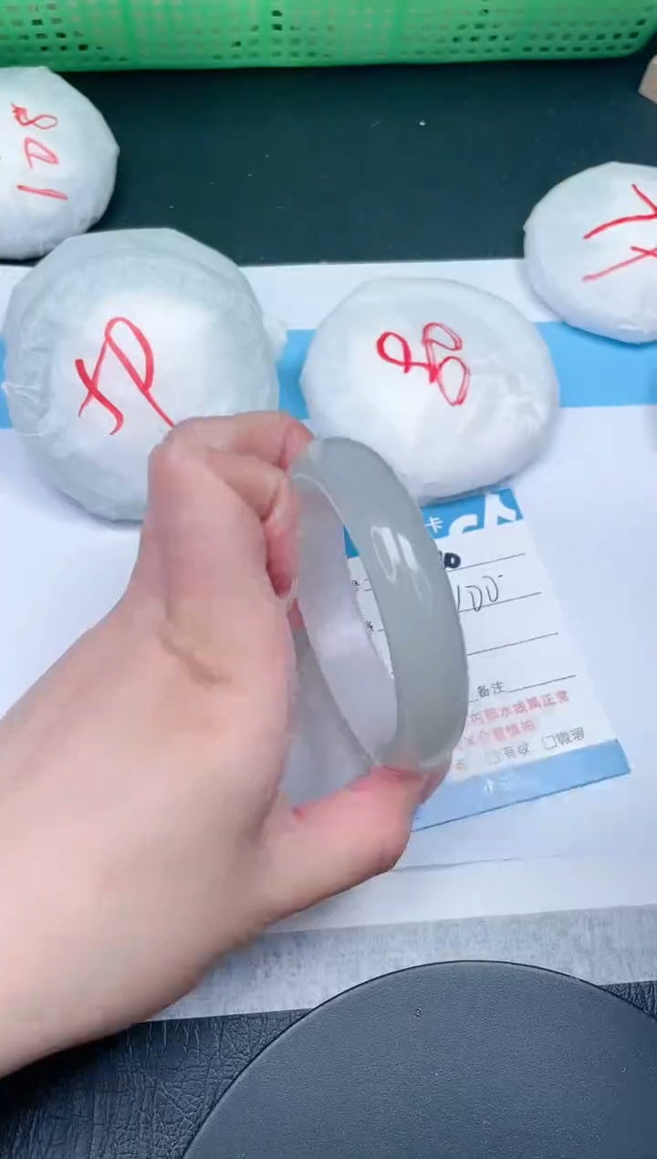 【闪购商品】石英质玉手镯未镶嵌240-60