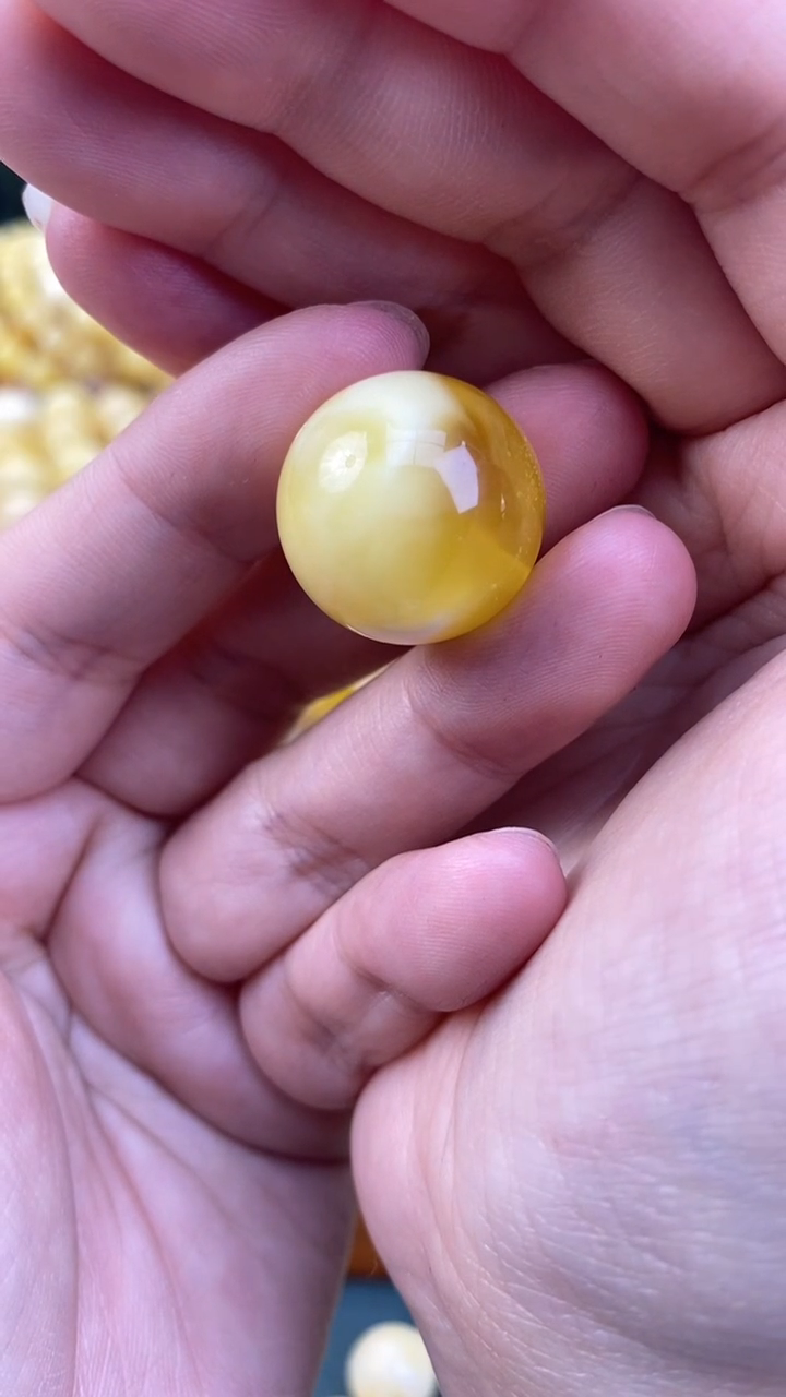 【闪购商品】琥珀裸石未镶嵌月.25
