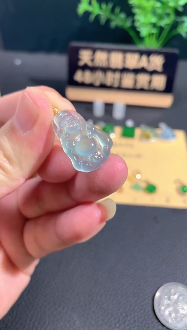 翡翠18K金镶嵌颈饰翡翠