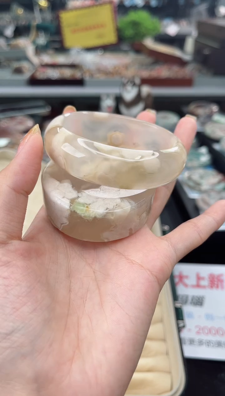 【闪购商品】石英质玉手镯未镶嵌57圈口（赠品镯心）301