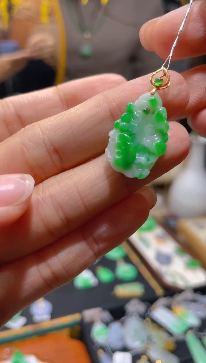 【闪购商品】翡翠颈饰18K金镶嵌假一赔三