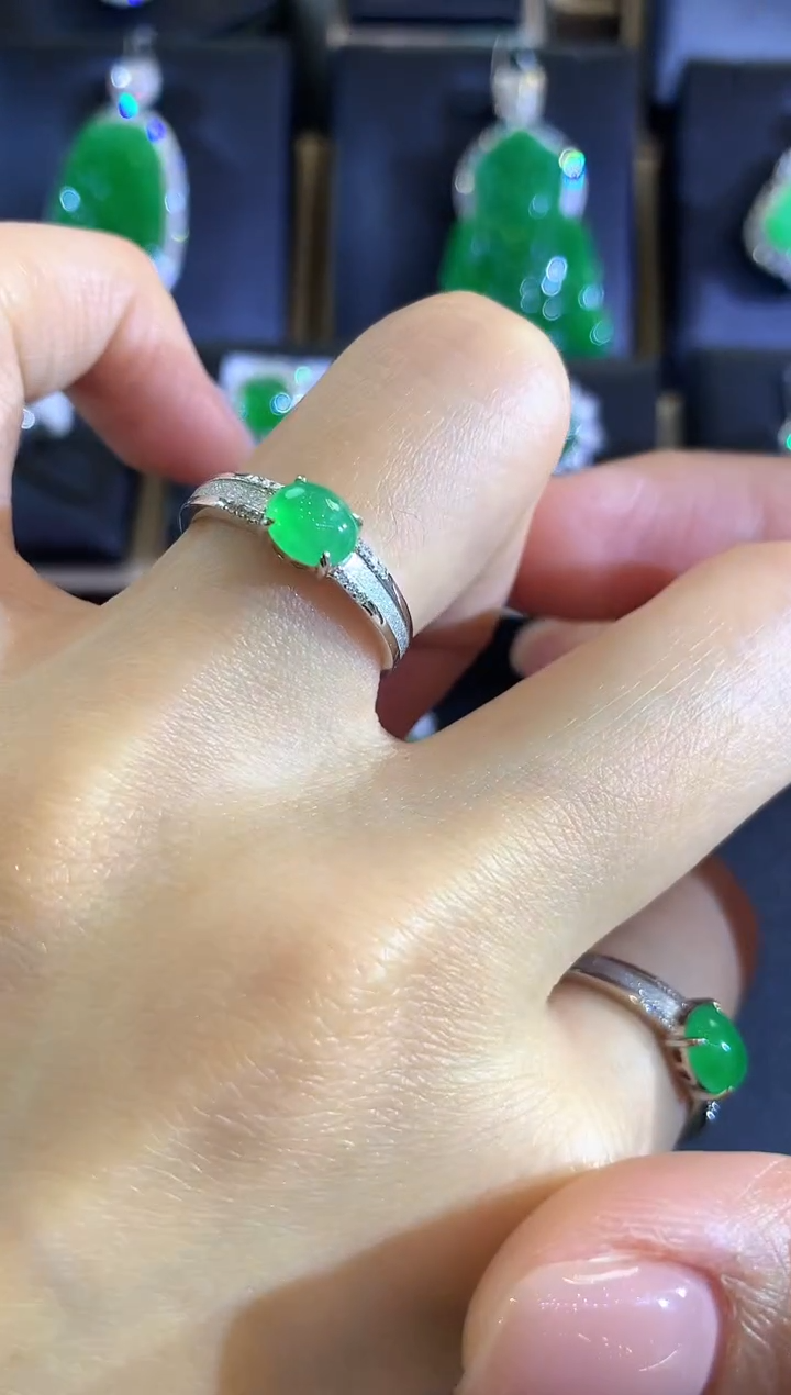 【闪购商品】翡翠戒指18K金镶嵌a2多样性一件发货
