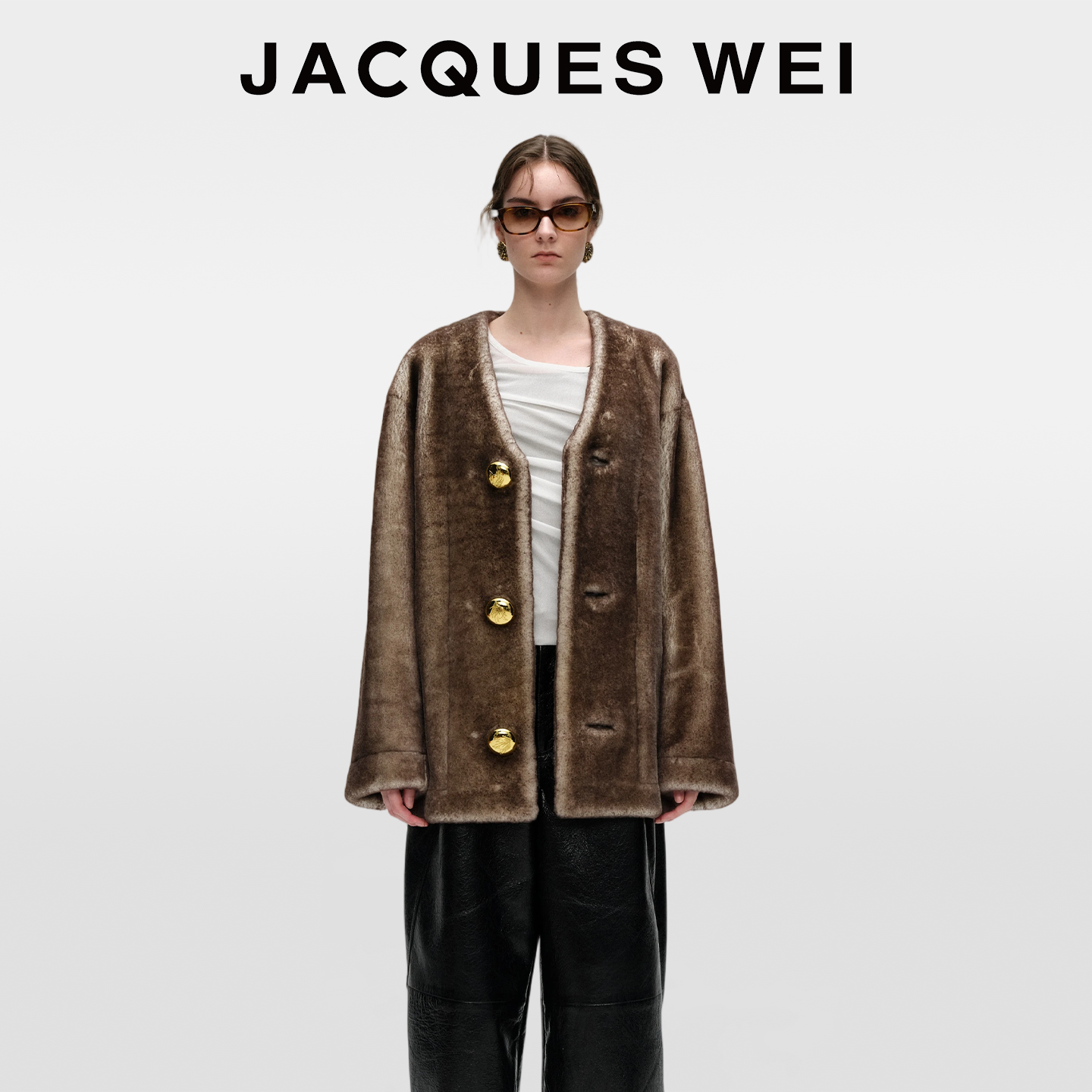 JACQUES WEI2025秋冬新款设计师深棕金扣保暖皮毛一体皮草女外套