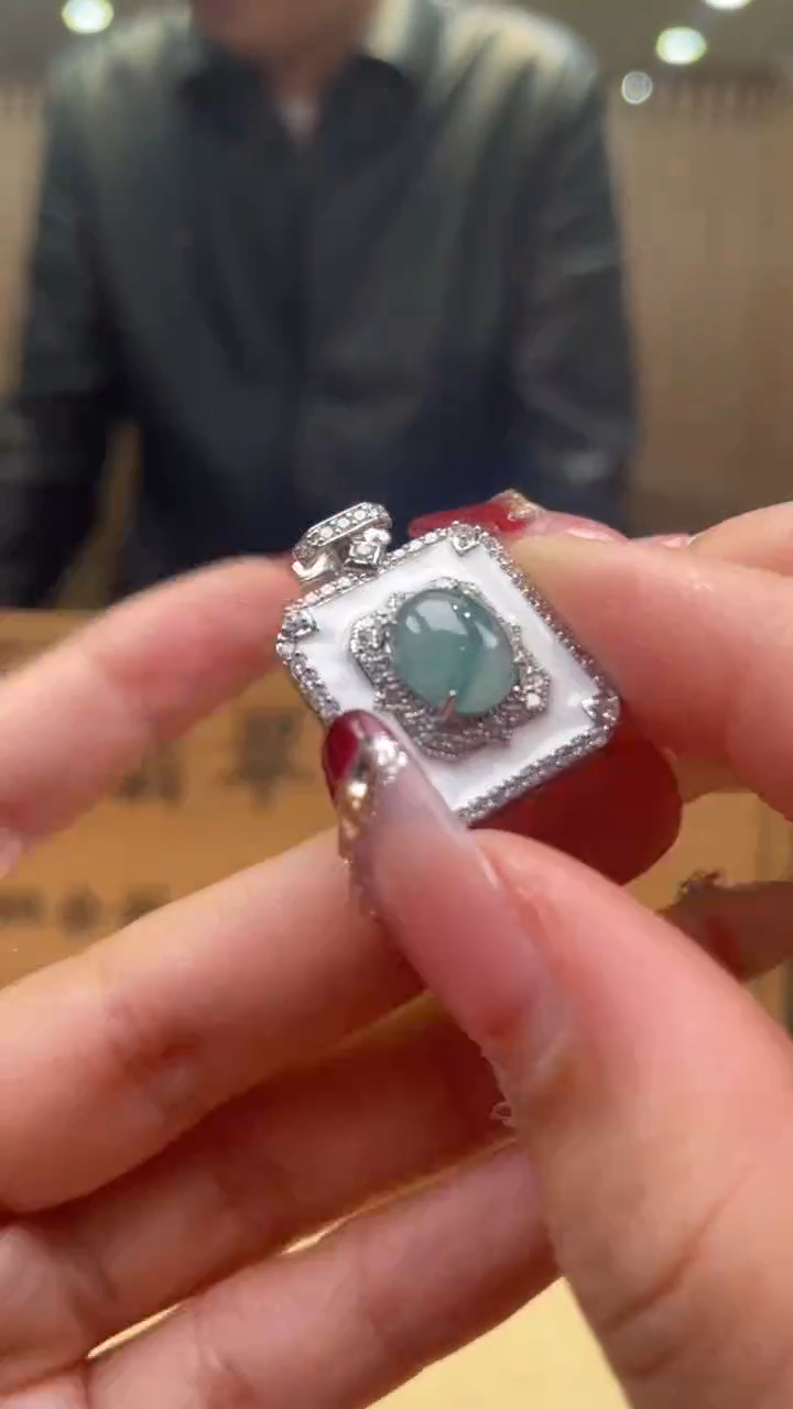 【闪购商品】翡翠颈饰未镶嵌      *20