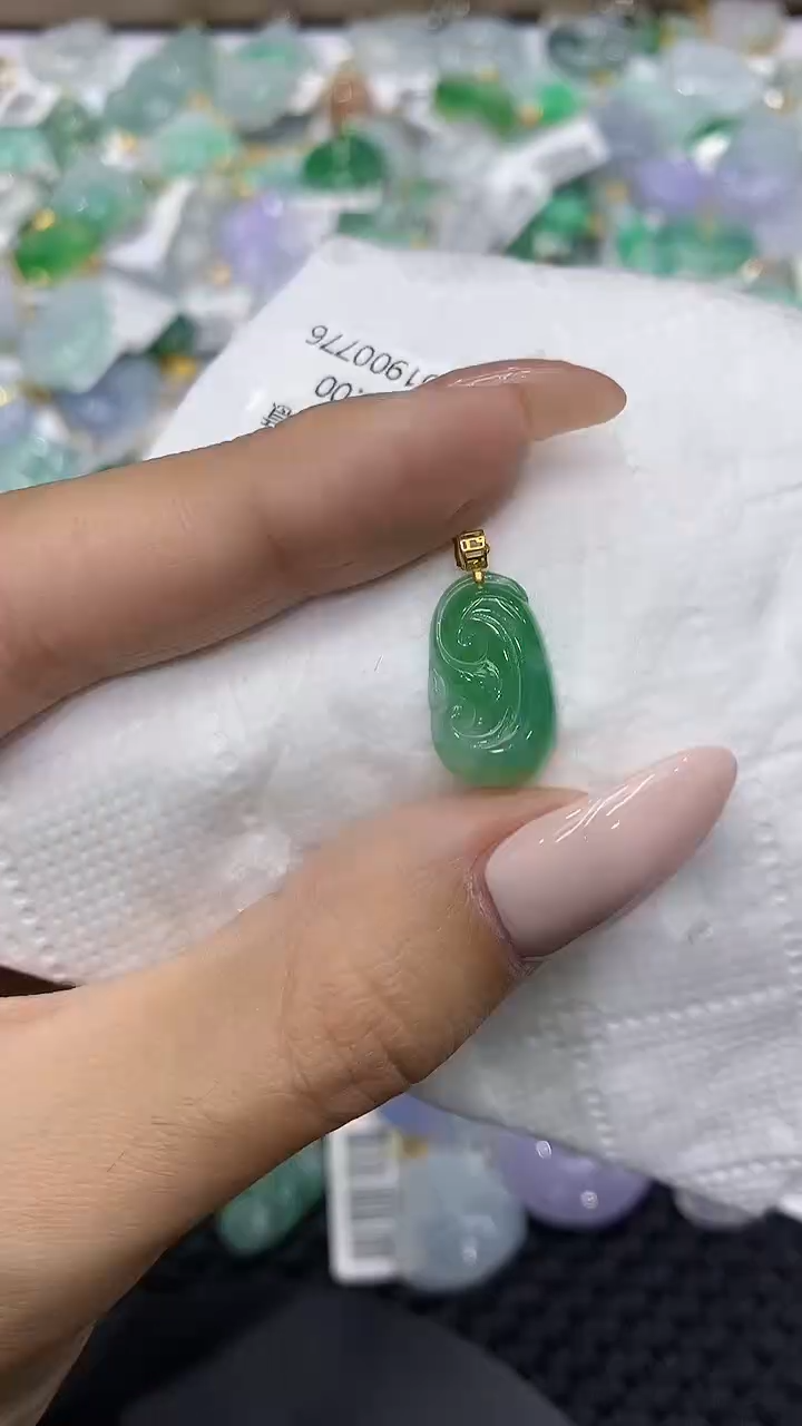 颈饰18K金镶嵌翡翠111111111111