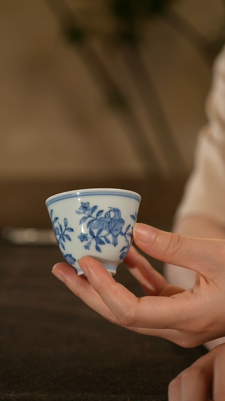 摆件仿成化青花花鸟杯