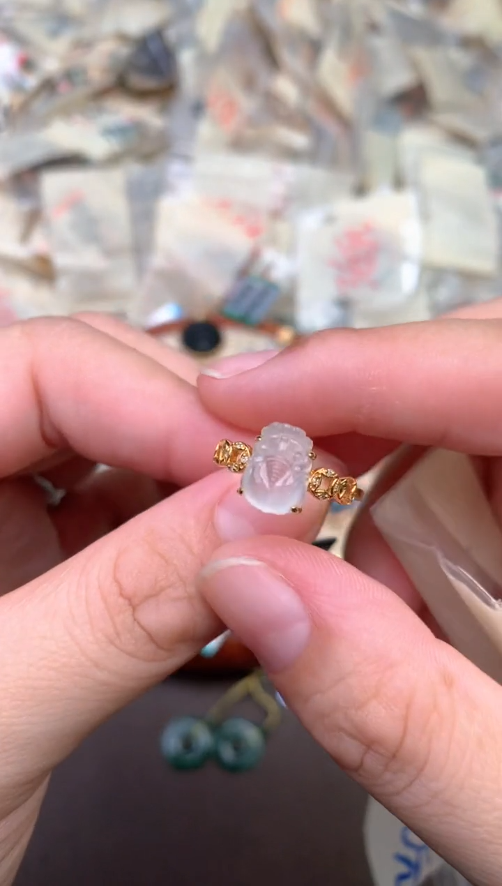 18K金镶嵌挂件翡翠   —