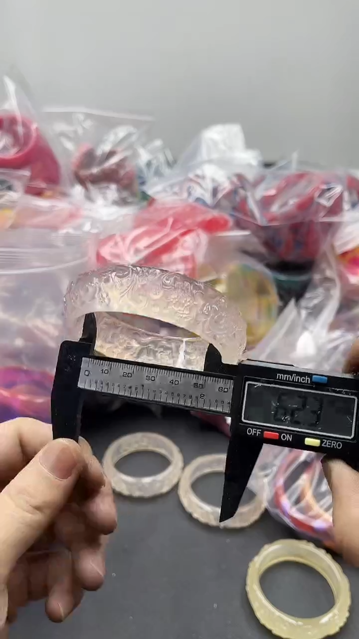 【闪购商品】石英质玉手镯合金350