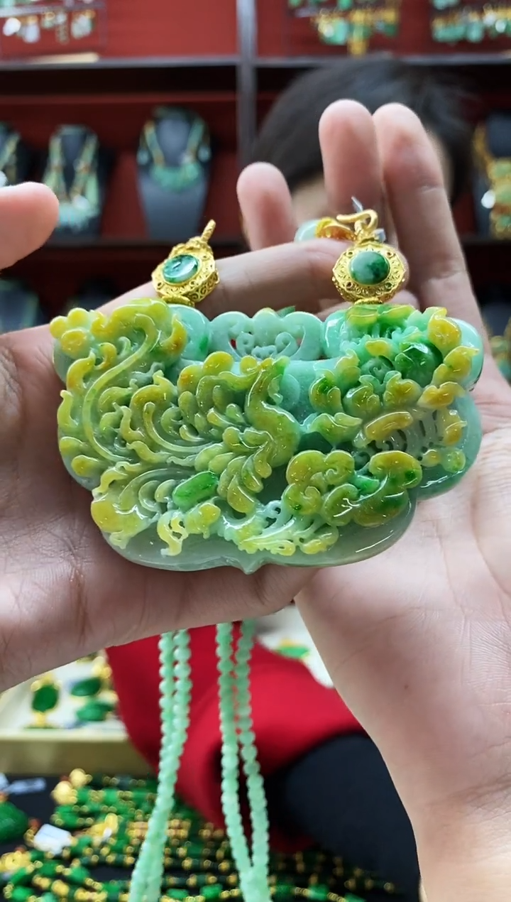 颈饰未镶嵌翡翠吊坠