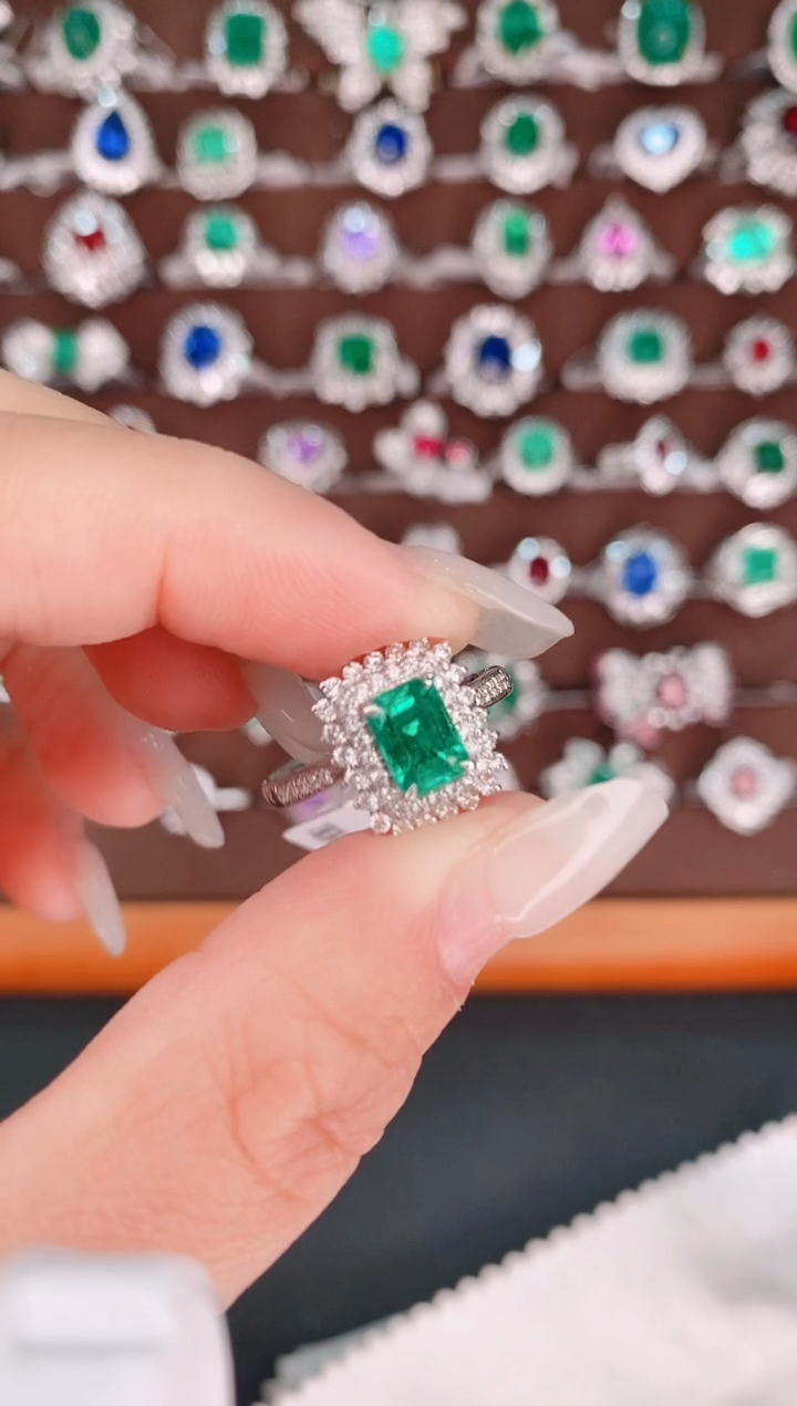 【闪购商品】祖母绿18K金戒指18K金镶嵌0.98克拉