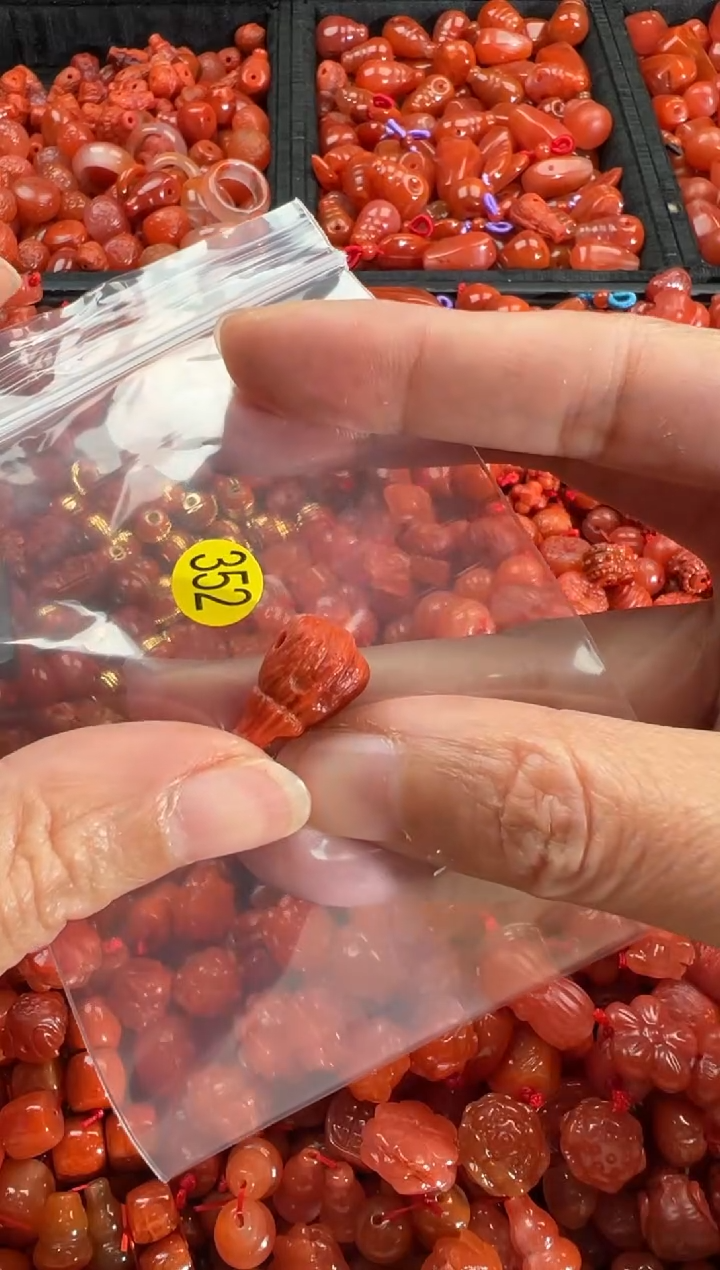 【闪购商品】南红玛瑙颈饰未镶嵌1