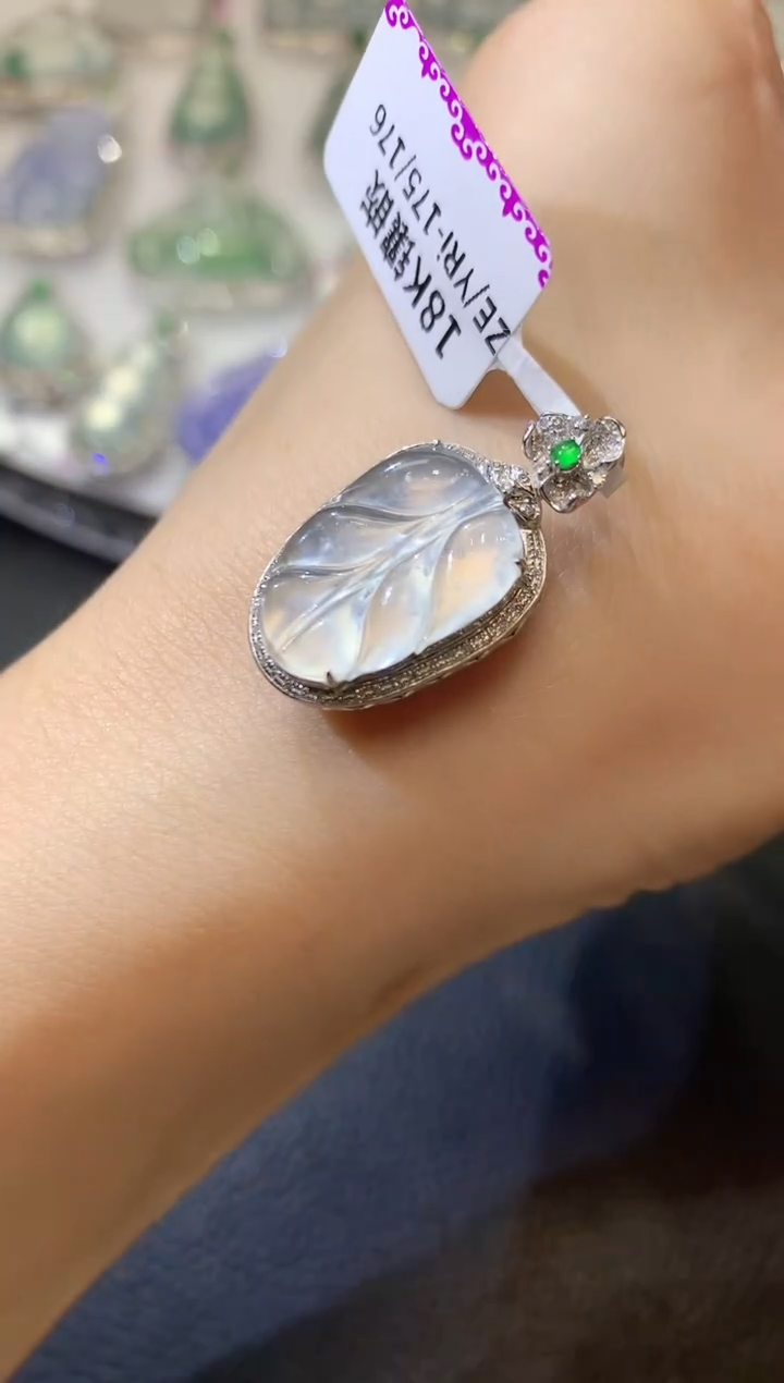 【闪购商品】翡翠吊坠(不含链)18K金镶嵌D5